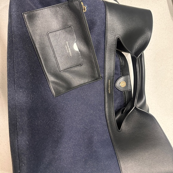 ALEXANDER MCQUEEN
DENIM THE BOW MAXI TOTE BAG WITH CLUTCH - Picture 6 of 16